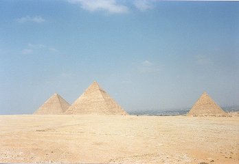 Egyptin merkitys erakkoliikkeen 
synnyss oli keskeinen. Kuvassa Egyptin pyramideja.
