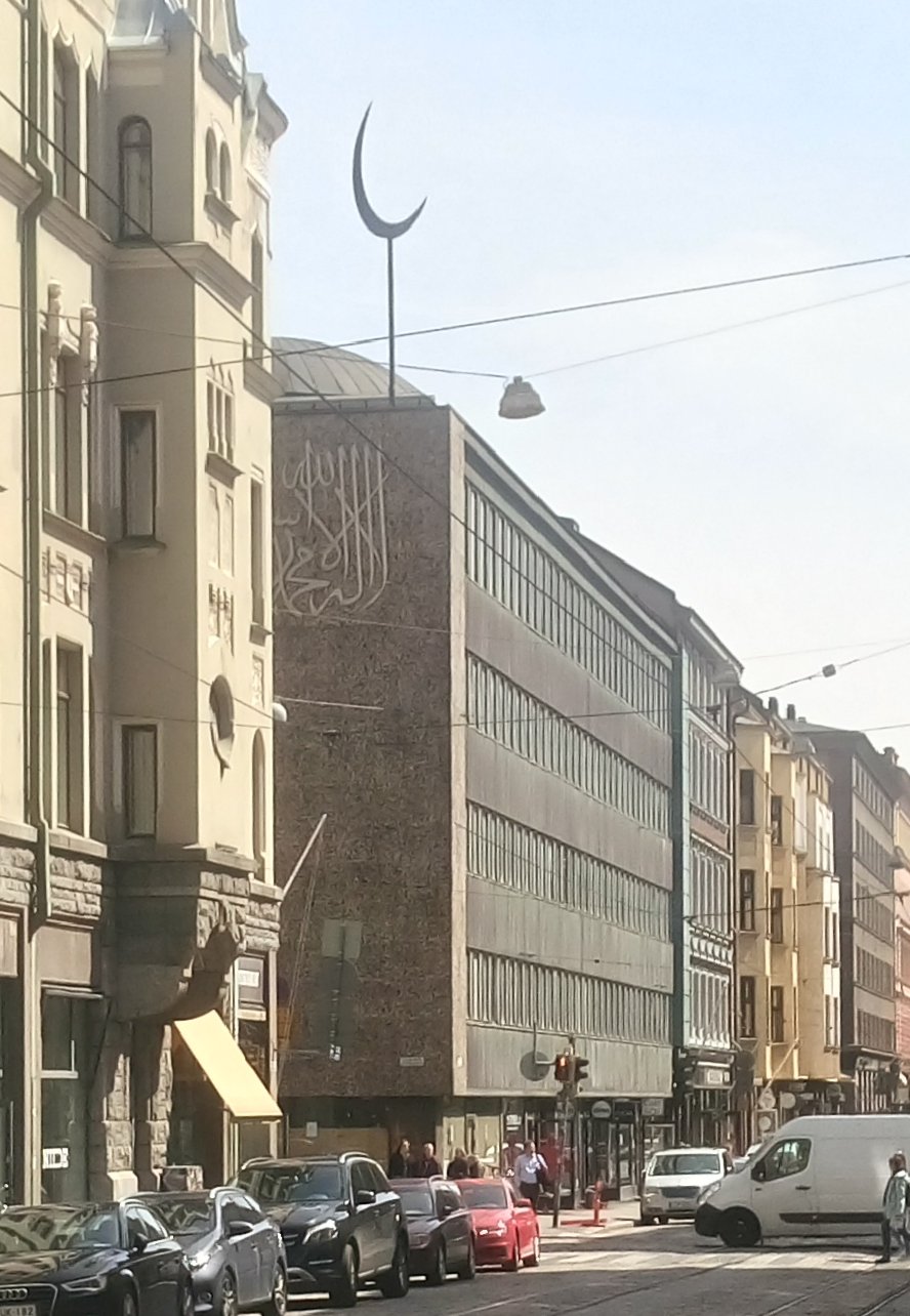Tataarien moskeija on Helsingissä Fredrikinkadun ja Uudenmaankadun nurkassa. Kuva: Timo Muola